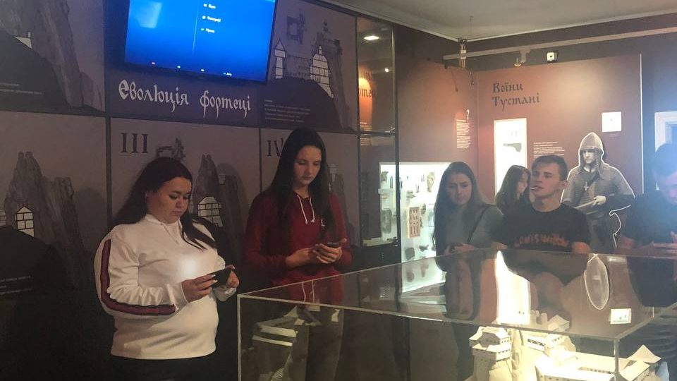 photo_5316739453533930716_y