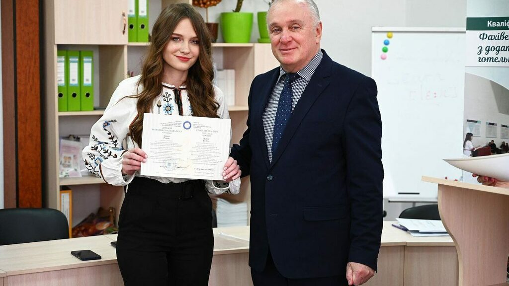 photo_5233582521541838888_y