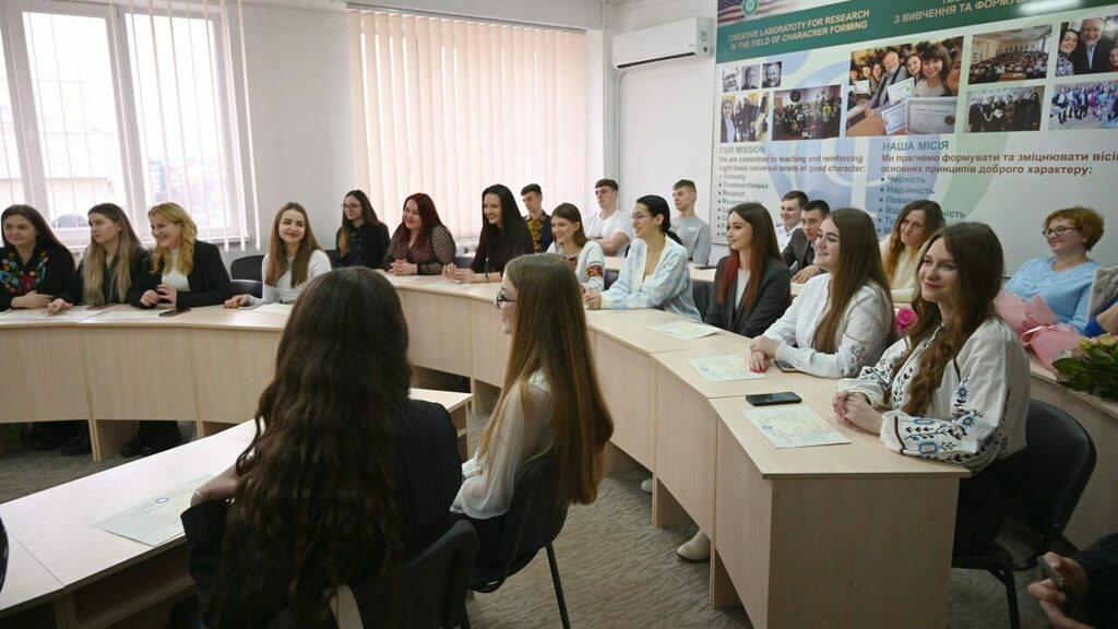 photo_5233582521541838902_y